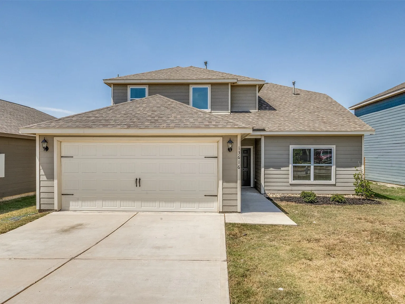 4 bed, 2.5 bath, 2056 sqft, $2,500 — Photo 1