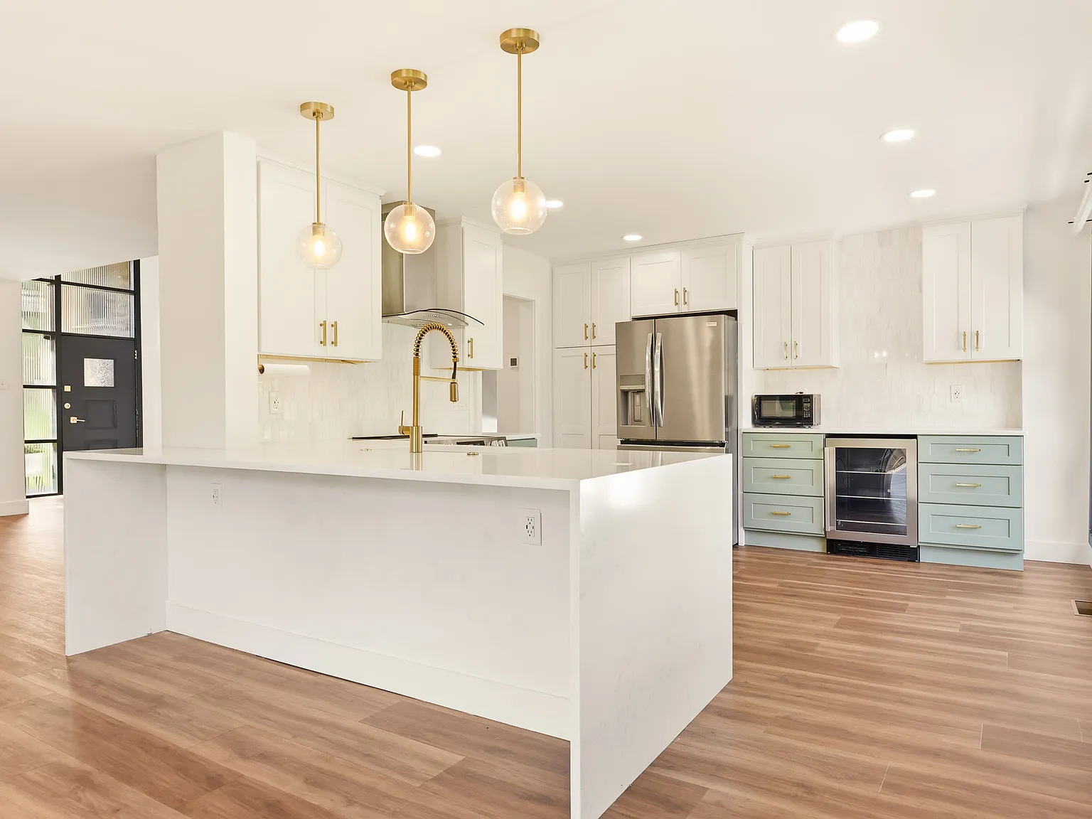 4 bed, 2766 sqft, $4,750 — Photo 3