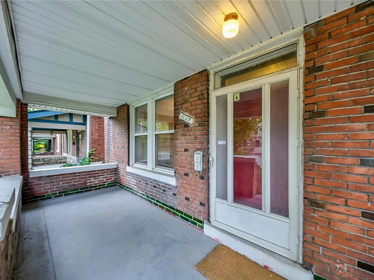 1129 S Kingshighway Blvd — Photo 1