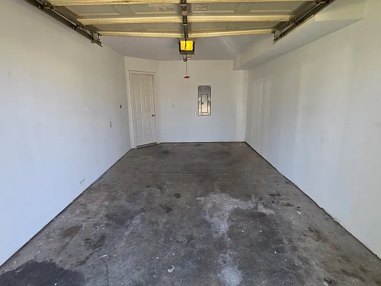 131 Karen Ct — Photo 2
