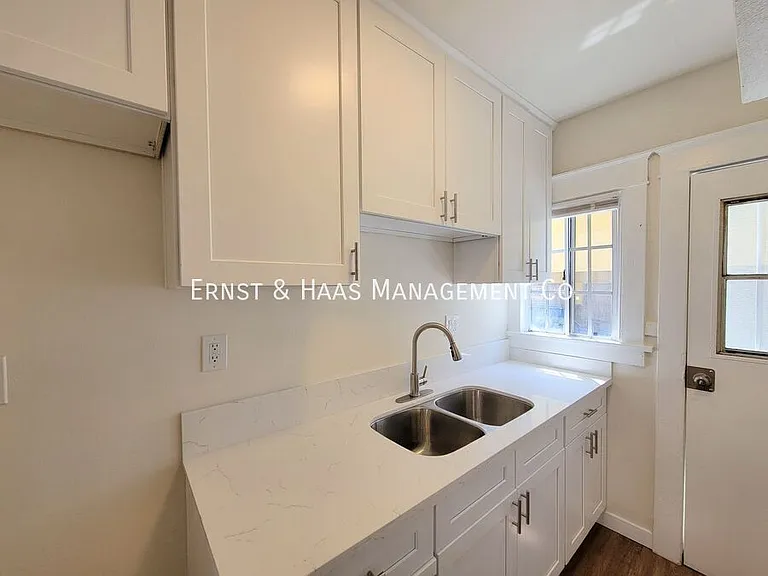 154 E Eagle St #2 — Photo 6