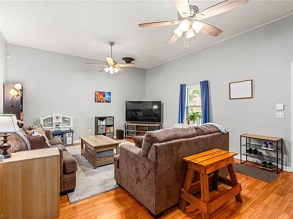 5th image of 515 Foy Ave