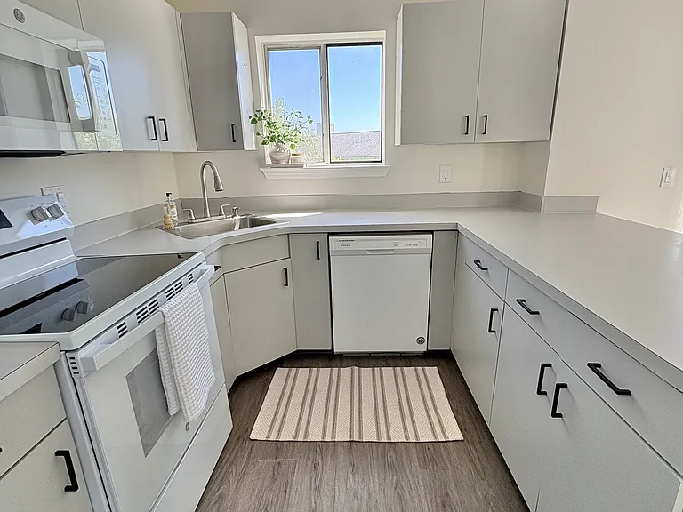 925 Oronoke Rd #30L — Photo 9