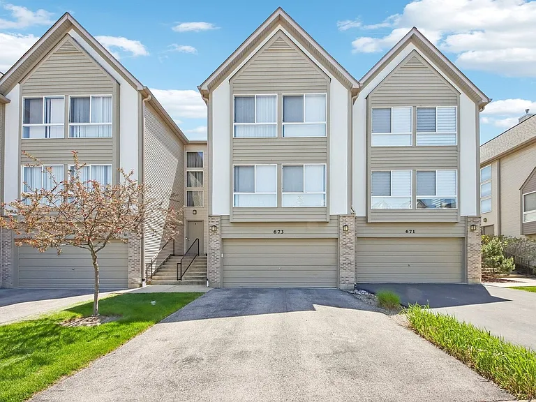 673 Fountainview Dr #673 — Photo 1