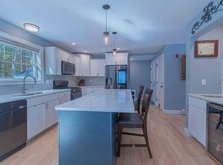 10 Newfield Rd, Freeport, ME 04032