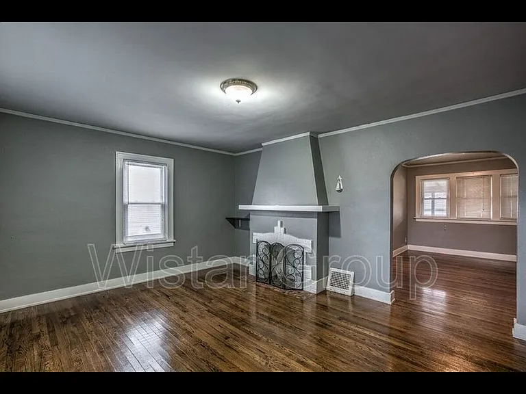 4664 Woolworth Ave — Photo 8