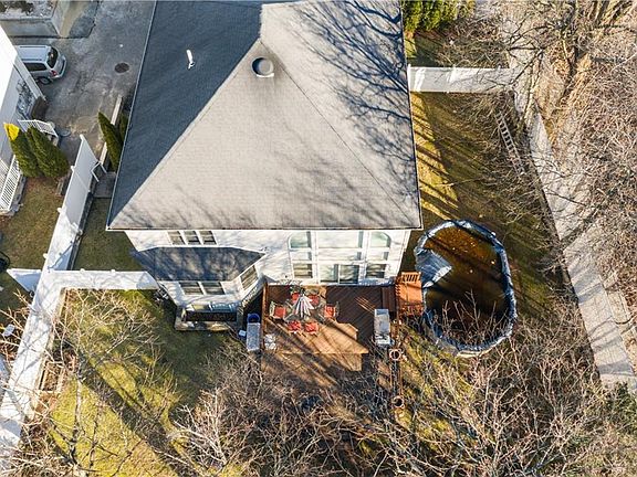 3rd image of 36 Bayview Ave