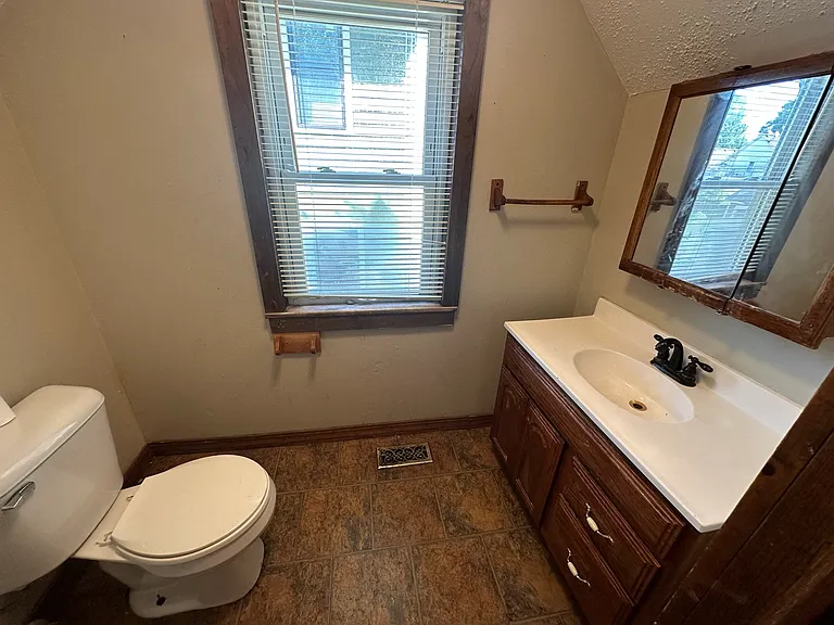 2943 Bryant Ave N — Photo 17