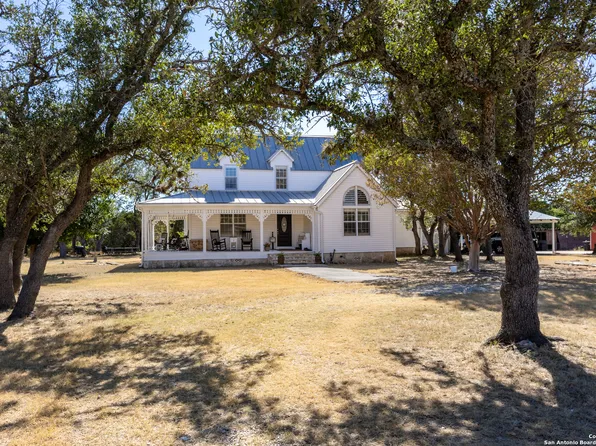 1465 DEER FOREST DR, Pipe Creek, TX 78063