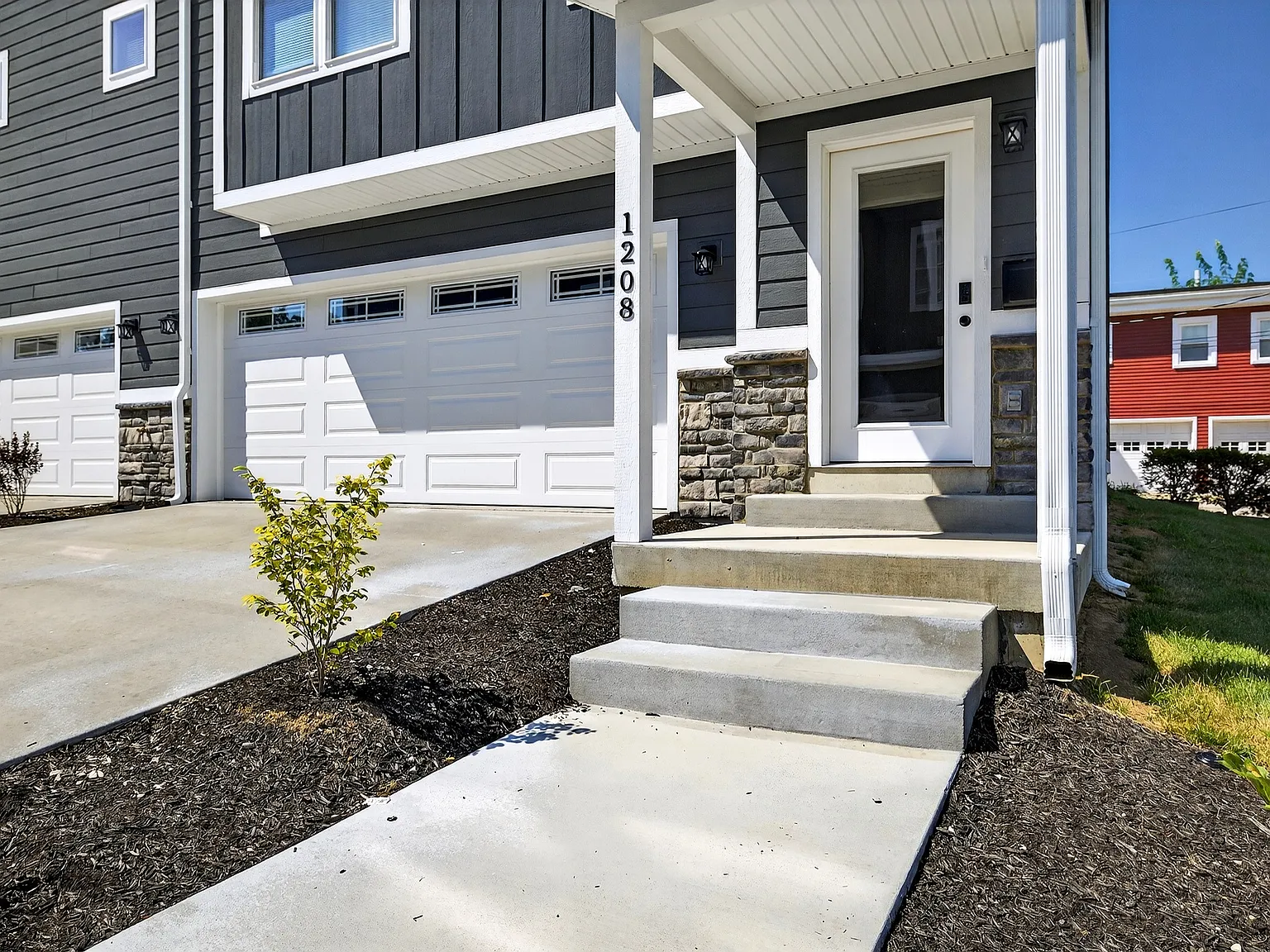5 bed, 2890 sqft, $5,000 — Photo 2