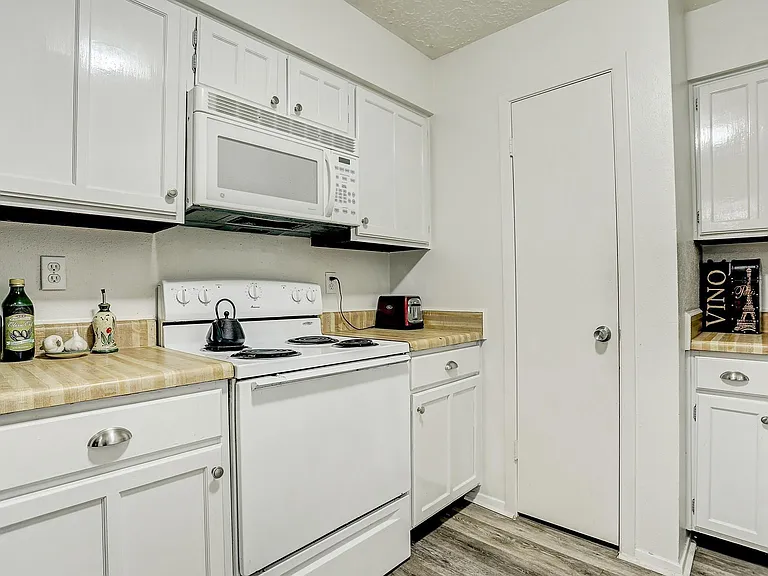 7006 Zieglers Grv — Photo 7