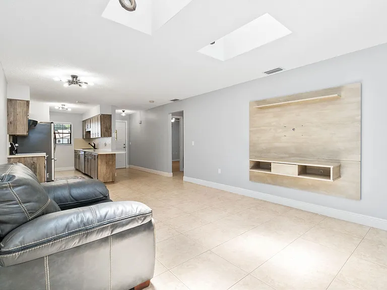 3528 Bay Ct — Photo 12