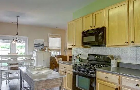 4th image of 607 Wiley Ct