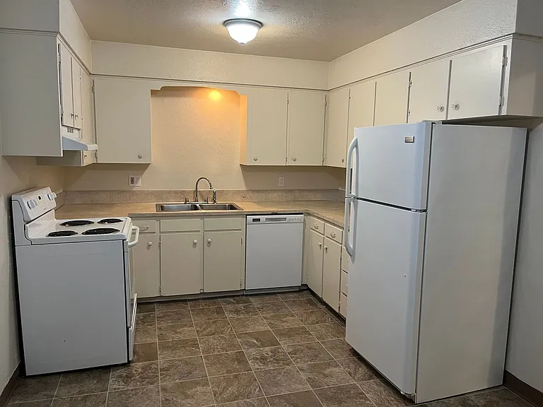 Summerwood Apartments — Photo 7
