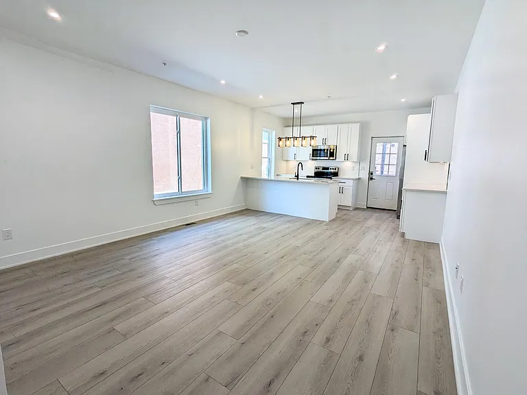 3015 W Oxford St #1 — Photo 2