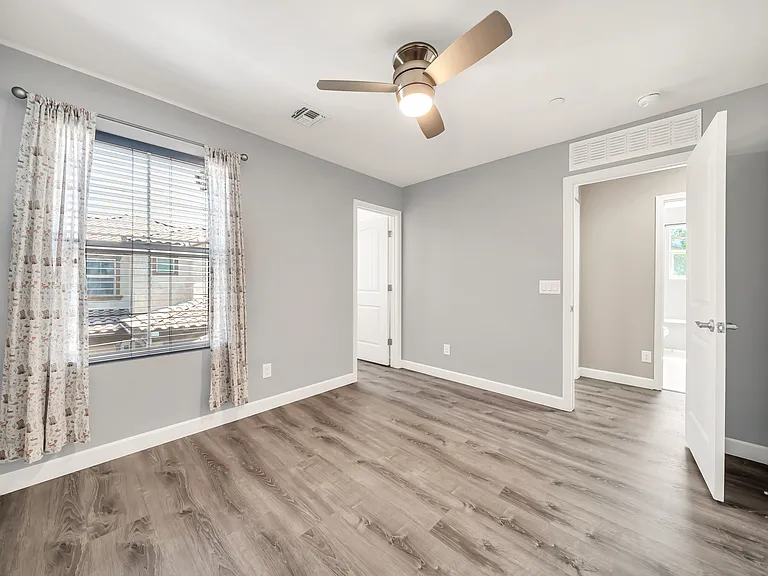 Upstairs Bedroom 2 w/ walk in closet