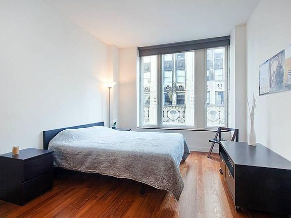 2nd image of 15 William St #20G