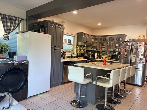 3rd image of 20 Ridge St