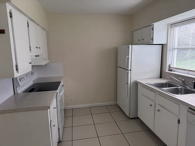 320 Ibis Ave — Photo 5