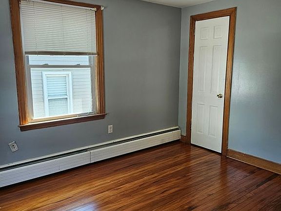 4th image of 71 Prospect St