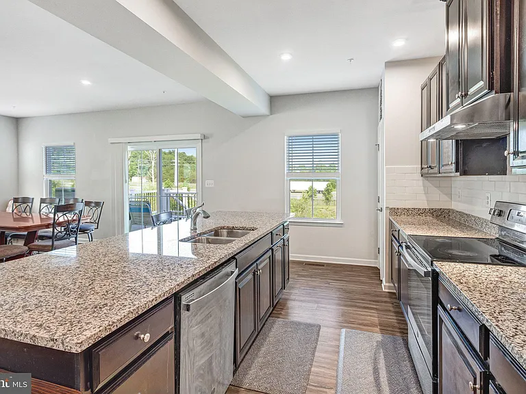 11241 Wheeler Ridge Dr — Photo 4