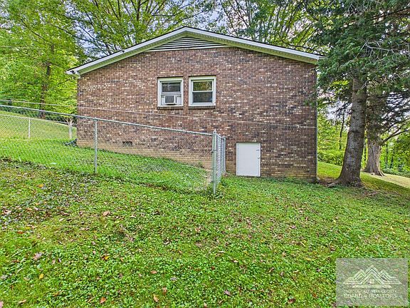 2nd image of 179 Akron Ct