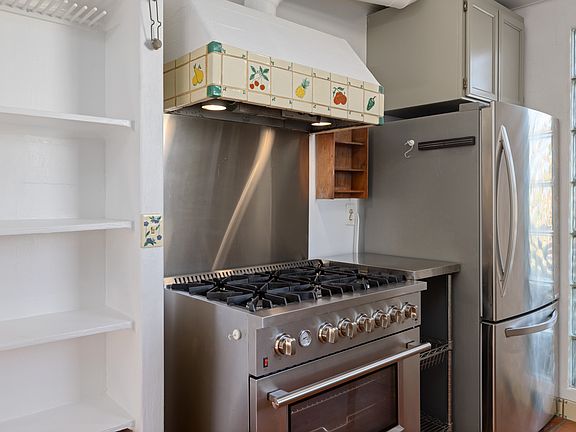 5th image of 1119 Ward St