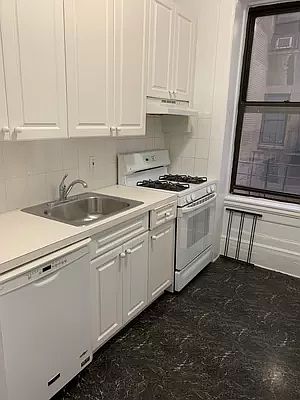 5th image of 220 W 98th St APT 2H