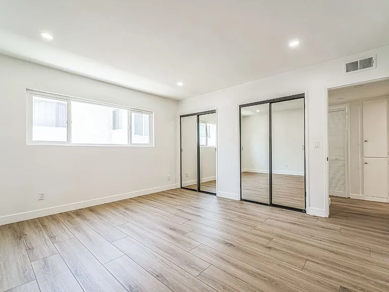 Embassy Terrace — Photo 15