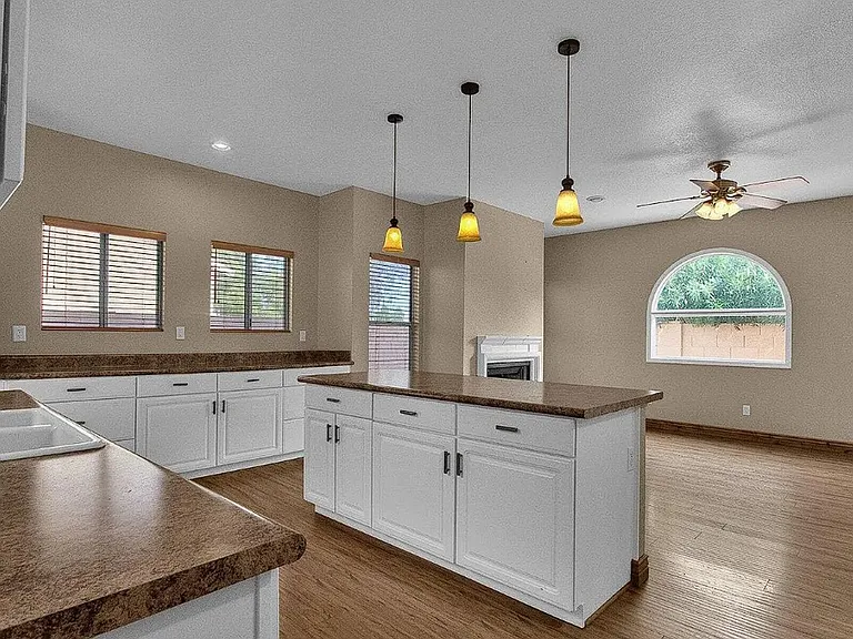 3110 W Baylor Ln — Photo 18