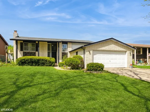 656 W Saint Aubin Dr, Addison, IL 60101