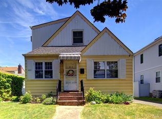 8011 260th St, Glen Oaks, NY 11004