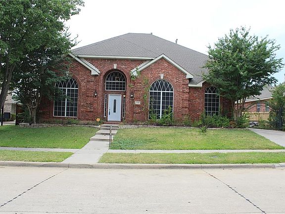 2nd image of 3211 Essex Dr