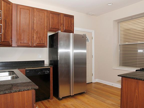 5th image of 3437 W Belle Plaine Ave #1
