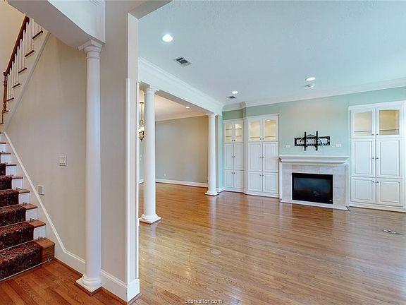 4th image of 1312 Brook Hollow Dr