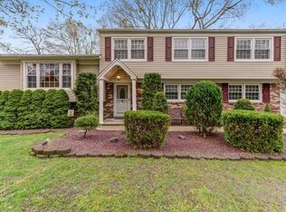 6 Castle Ct, Manalapan, NJ 07726