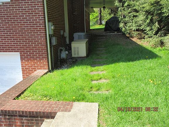 3rd image of 205 Lamont St