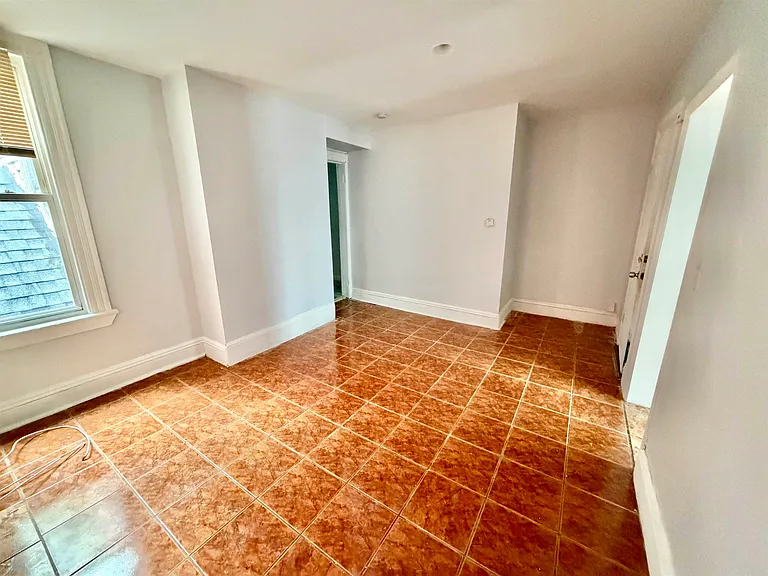 33 Fulton Ave #1 — Photo 8