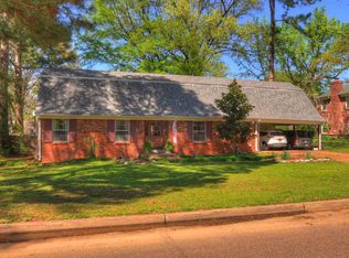 6902 Great Oaks Rd, Germantown, TN 38138