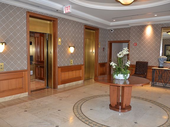 3rd image of 1322 S Prairie Ave Unit 809