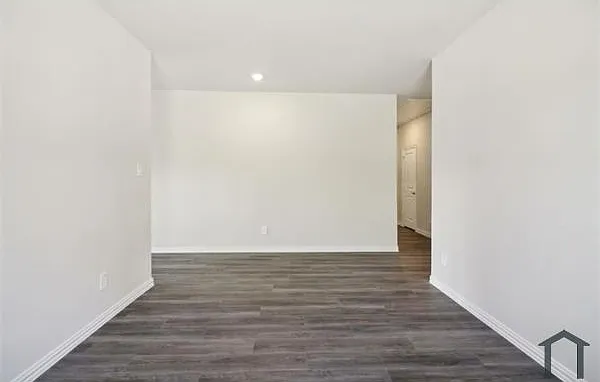807 Easthill Dr — Photo 25