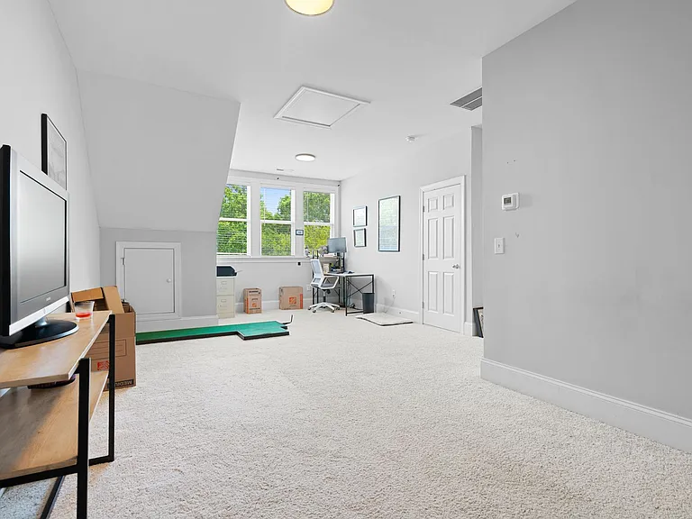 1540 N Duke St — Photo 20