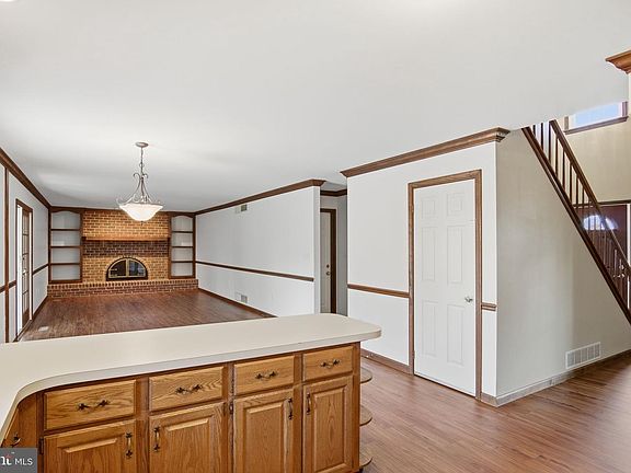 5th image of 909 Kent Dr