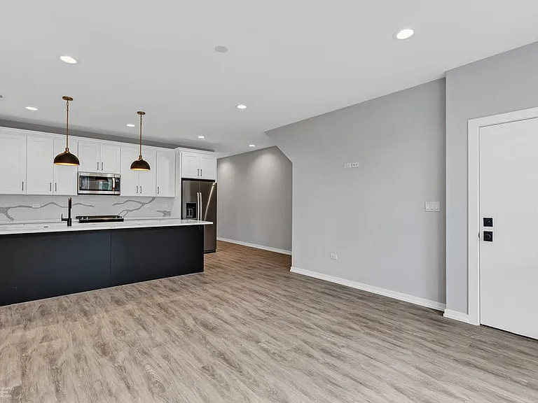 4917 S Champlain Ave #2 — Photo 2