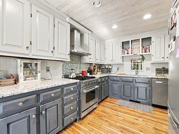 4th image of 615 North Creekside Dr.