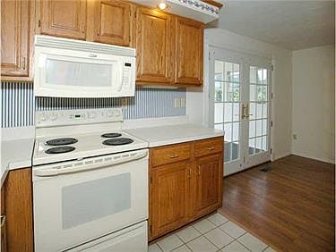 3rd image of 456 Huntingdon Ave