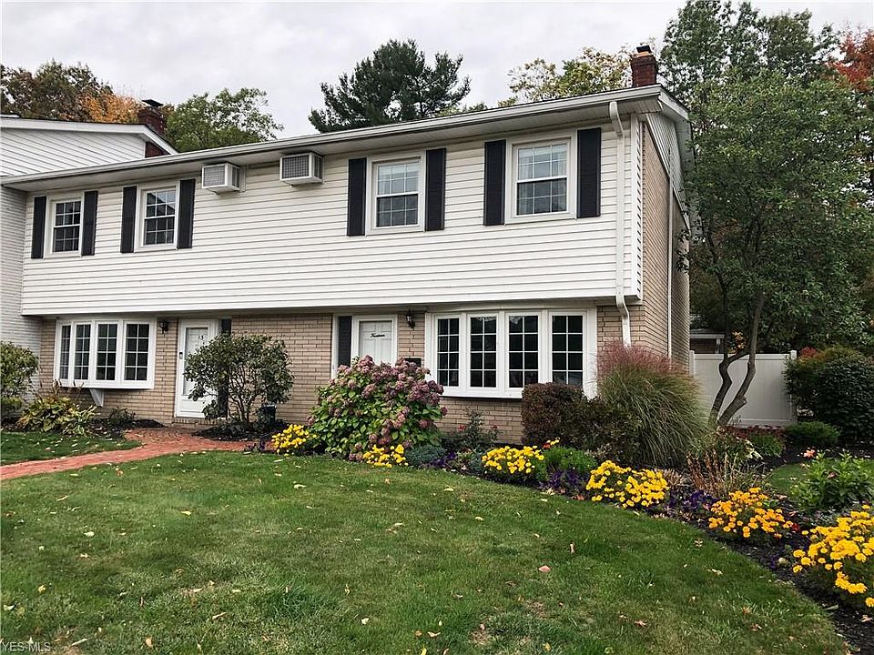 1st image of 10 Meadowlawn Dr Unit 14