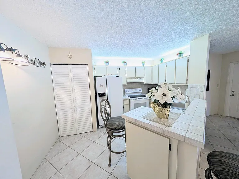 7515 S Oriole Blvd — Photo 7