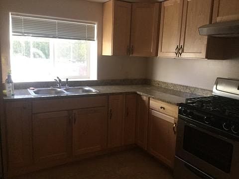 Kitchen w/granite tops, New Fridge
