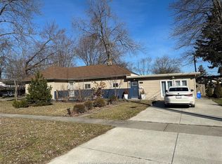 307 Sacred Heart Dr, Lasalle, ON N9J 1T1